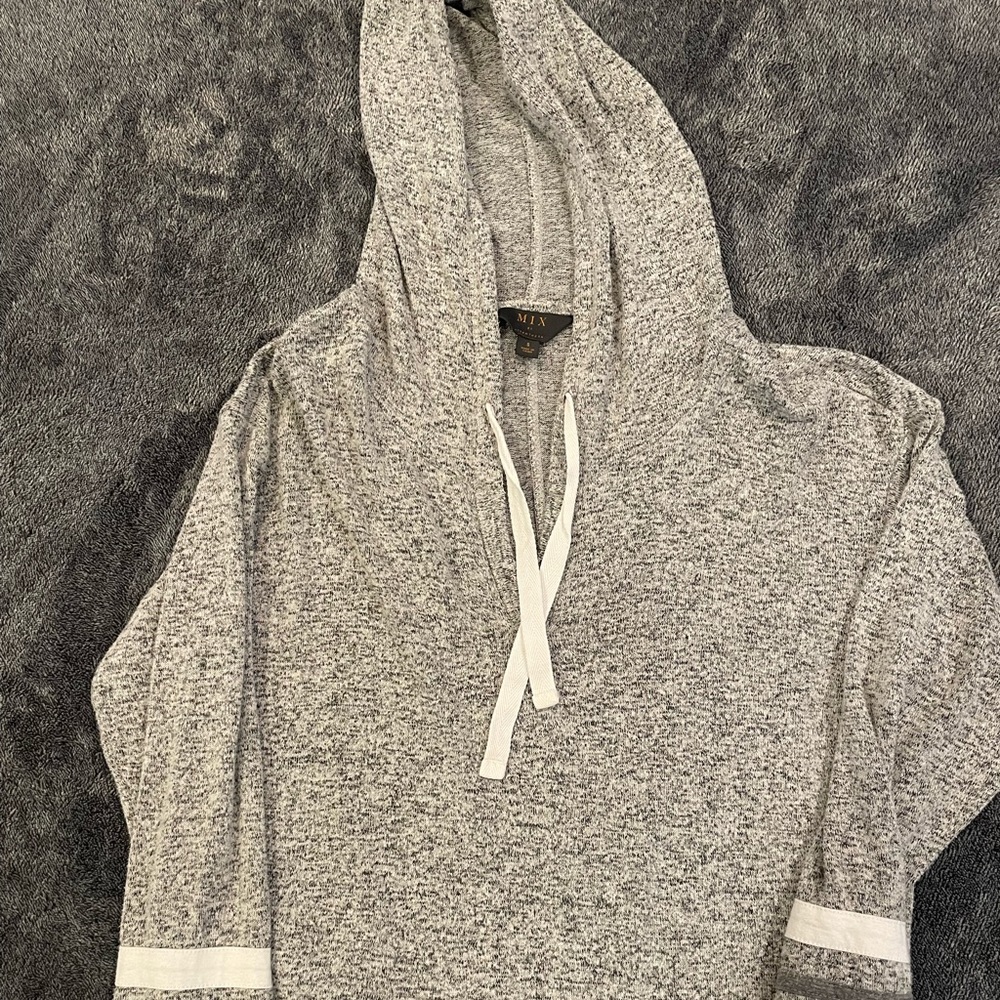 Women’s lightweight hoodie